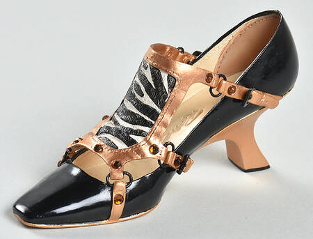 Step Into Fantasies Serengeti Style - Boxed