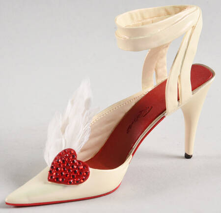 Just the Right Shoe Hearts Aflutter Valentine - Boxed
