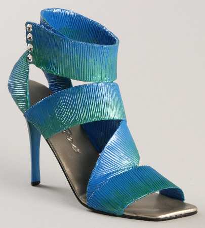 Just the Right Shoe Captivate - Boxed