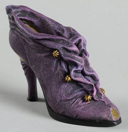 Just the Right Shoe Cloaked In Mystery - Boxed
