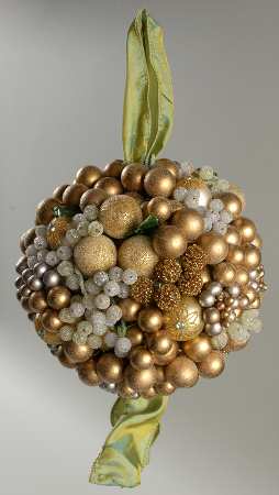 Holiday Heirloom Giftware Lismore Kissing Ball - Boxed
