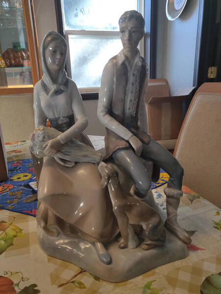 Zaphir Figurine Peasant Group With Dog - Boxed