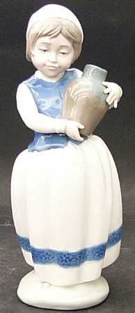 Zaphir Figurine Water Carrier - No Box