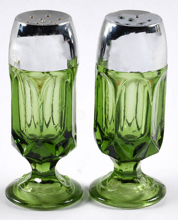 Fairfield Avocado Green Shaker Set & Plastic Lids