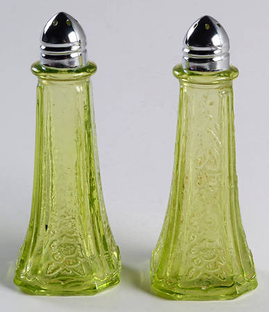 Mayfair Green Shaker Set w/Metal Lids
