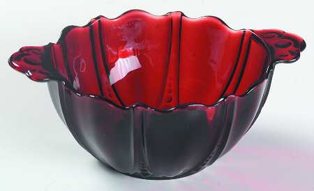 Oyster and Pearl Royal Ruby 6" Handled Bon Bon