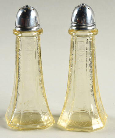 Princess Apricot Shaker Set w/Metal Lids