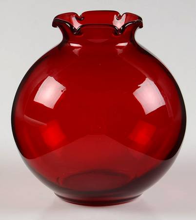 Royal Ruby 4" Crimped Vase