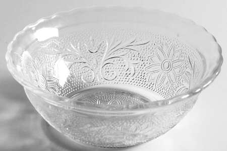 Sandwich Clear Small Scalloped Dessert Bowl