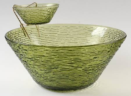Soreno Avocado Green 8" Chip & Dip Set with Metal Holder