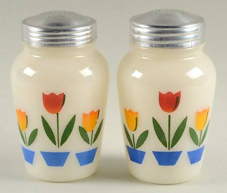 Tulips On Ivory Shaker Set w/Metal Lids