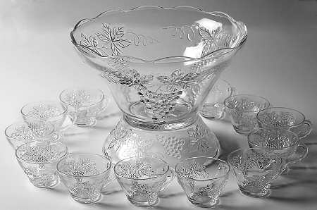 Vintage Clear (14 Piece) Punch Set (Punch, Stand, & 12 PCUM2) by Anchor Hocking