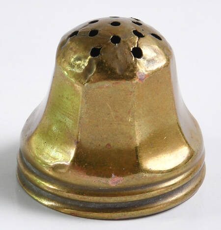 Ribbon Green Metal Lid for Footed Shaker