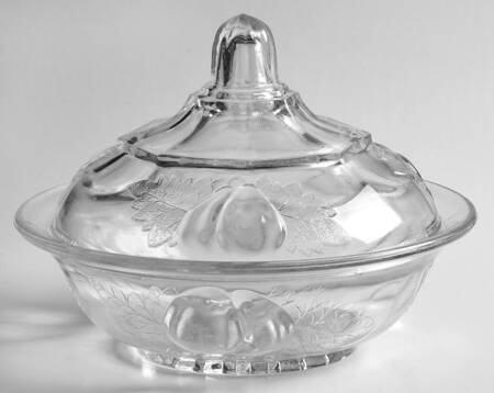 Baltimore Pear Gipsy 6" Round Covered Bowl