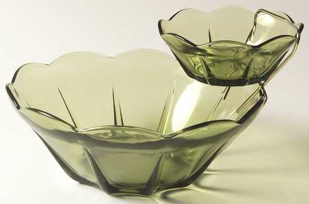 Swedish Modern Avocado Green Chip & Dip Dessert Set with Metal Handle