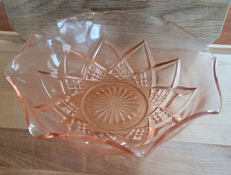 Diamond Arches Pink 8" Round Crimped Bowl