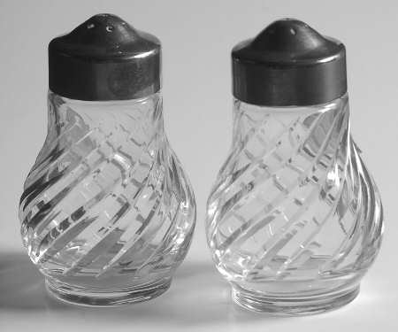 Diagonal Shaker Set w/Metal Lids