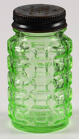 30 Green Shaker with Metal Lid