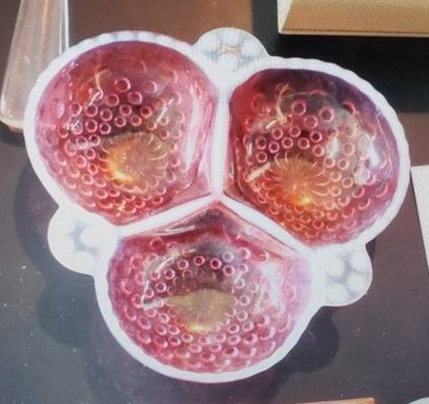 Moonstone Red Opalescent 6" Clover Shape 3 Part Relish