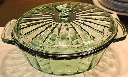 Oven Basics Green 2 Qt Round Covered Casserole