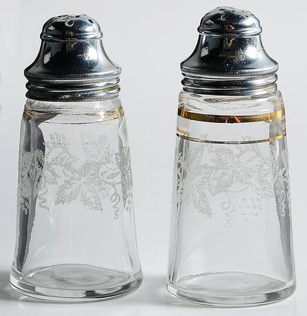 Decoration 806 Clear (Gold Trim) Shaker Set w/Metal Lids