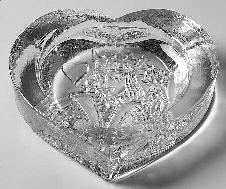 Animals & Figurines Heart Ashtray