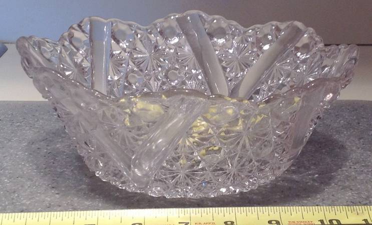 Daisy and Button Clear 8" Round Bowl