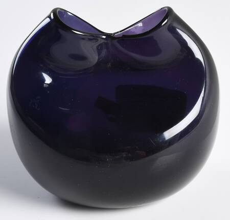 Vases #39 4'' Pinched Ivy Vase