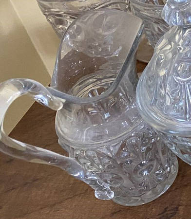 Bulls Eye with Fleur de Lis Creamer