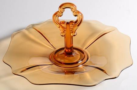 3400 Amber 3400/10 Center Handled Tray