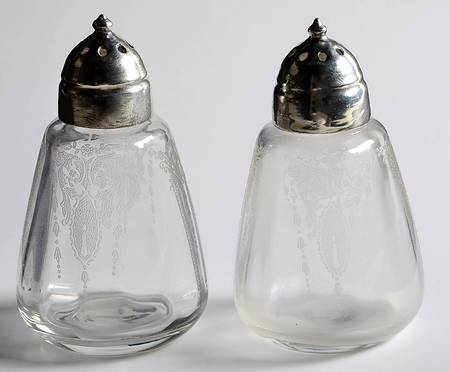 Candlelight Shaker Set w/Metal Lids