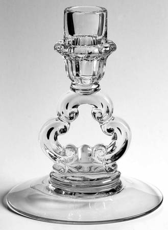 Chantilly Hurricane-Keyhole Base W/Bobeche Rim