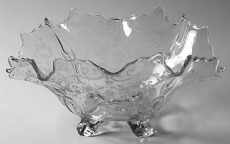 Chantilly Martha 447 12" 4 Toed Basket Shape Bowl