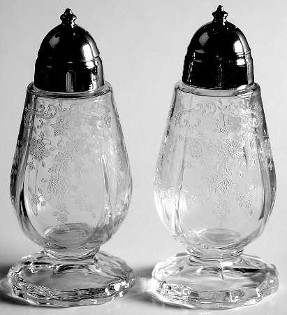 Chantilly 3400/77 Footed Shaker Set with Metal Lids
