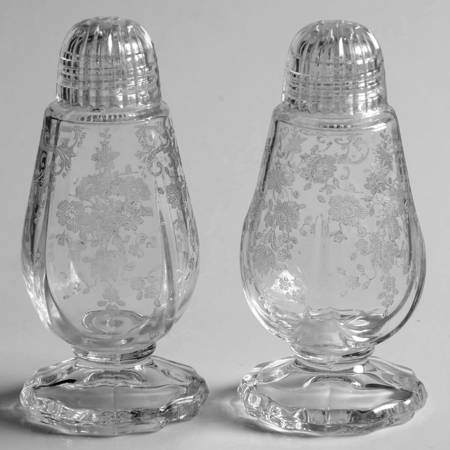 Chantilly 3400/77 Footed Shaker Set with Plastic Lids