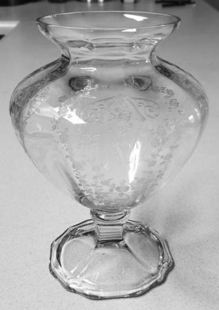 Diane Clear (Stem 3122) 7" Footed Globe Vase
