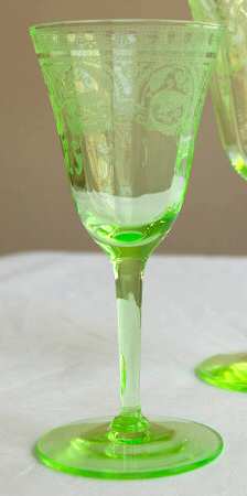 Etch 704 Apple Green (Stem 3060) Wine Glass