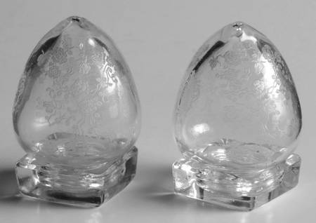 Rose Point Clear Shaker Set with Glass/Lid Bases