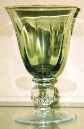 C4H2 Green Wine Glass