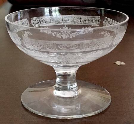 Bar & Garland Nut Cup