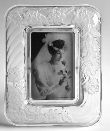 Chrysanthemum Frame-Holds 4" X 6" Photo