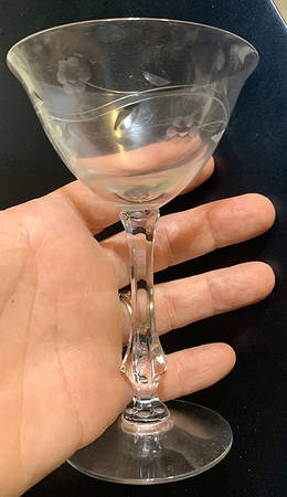 Queen's Lace Liquor Cocktail