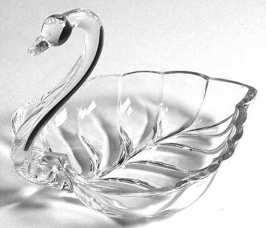 Sylvan Clear 7" Swan Dish
