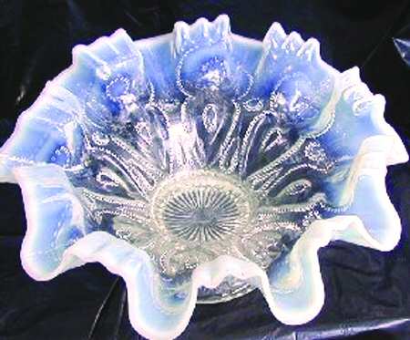 Keyhole White (Opalescent) Crimped Bowl