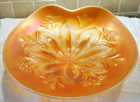 Border Plants Peach (Opalescent) 9" Decorative Plate