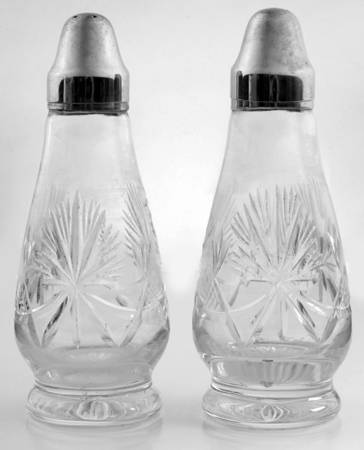 Star of Edinburgh Footed Shaker Set & Metal Lids