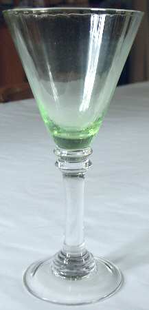 Linea Light Green Wine