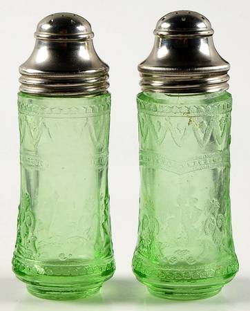 Patrician Green Shaker Set w/Metal Lids