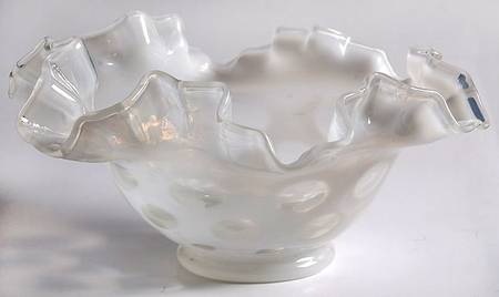 Coin Dot French (Opalescent) 7" Round Crimped Bowl