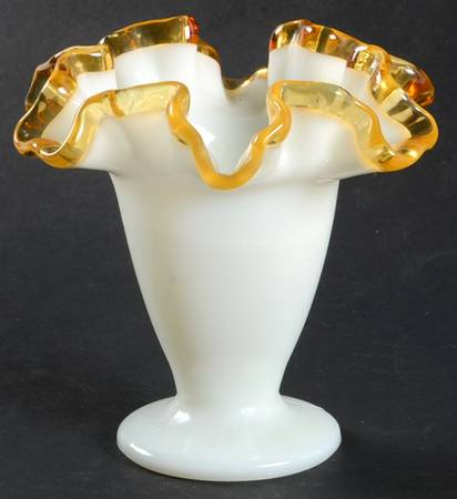 Gold Crest 4" Double Crimped Vase